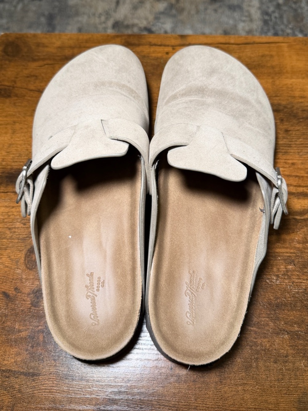 Universal Thread Clogs - Picture 2 of 3